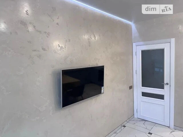 Sale of 1-room apartment 45 sq. m on 45 European Union Avenue