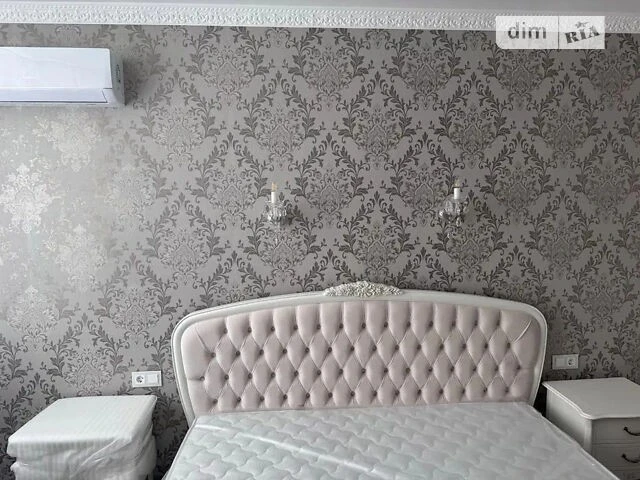 Sale of 1-room apartment 45 sq. m on 45 European Union Avenue