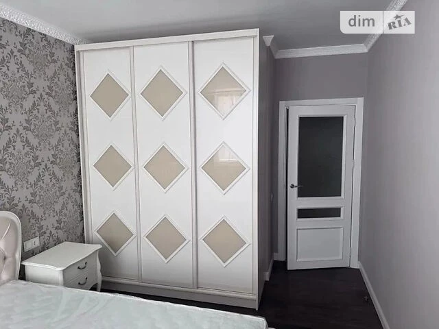 Sale of 1-room apartment 45 sq. m on 45 European Union Avenue