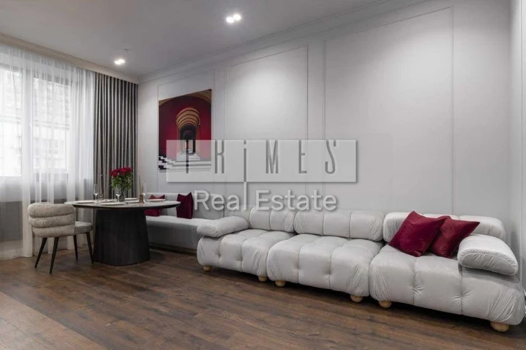 Sale of a new designer 3-room apartment, "Stalinka", Vel St.