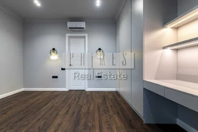 Sale of a new designer 3-room apartment, "Stalinka", Vel St.