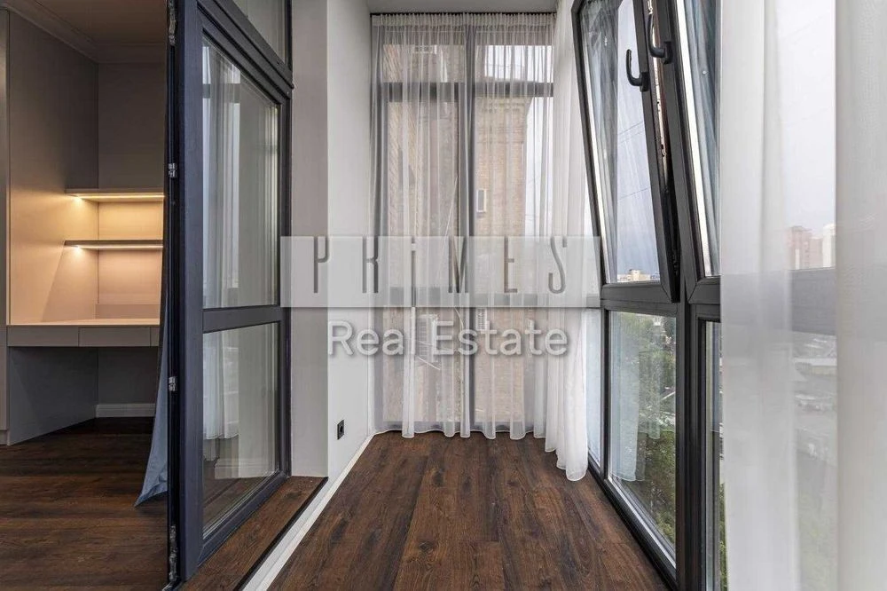 Sale of a new designer 3-room apartment, "Stalinka", Vel St.