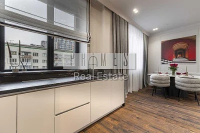 Sale of a new designer 3-room apartment, "Stalinka", Vel St.