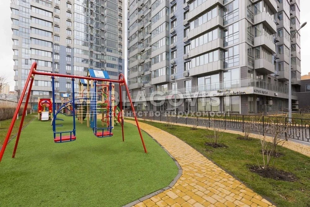 Sale of 3-room apartment 111 sq. m on Dniprovska embankment 14 • ID 345