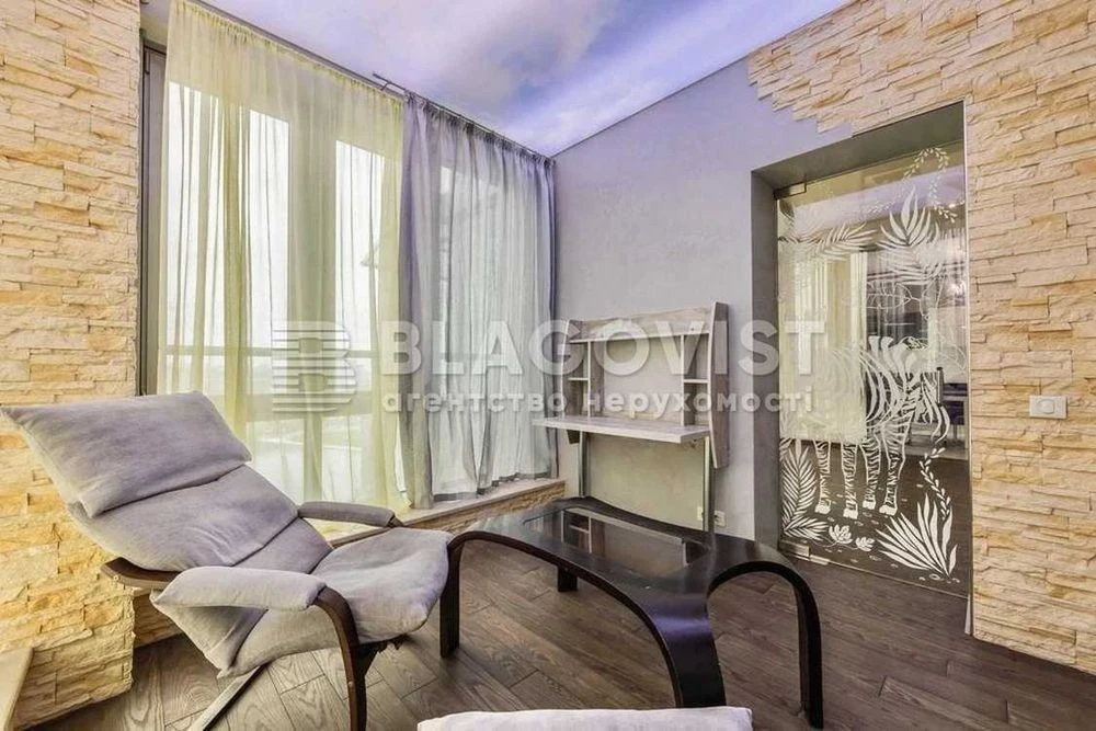 Sale of 3-room apartment 111 sq. m on Dniprovska embankment 14 • ID 345