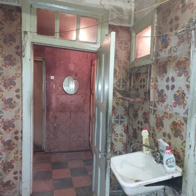 Цена 19000т$ Продам 2 кімн 45м  1/4 поверх 6 хвилин пішки ме