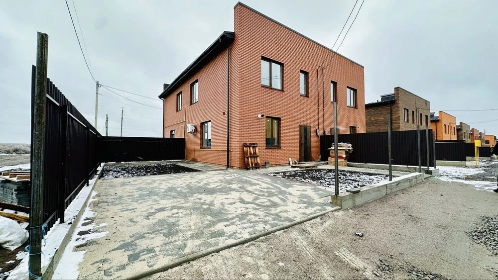 Продам 2 поверховий ТаунХаус