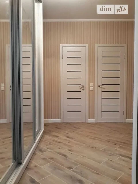 For sale 2-room apartment 75 sq. m. on Yasynuvatskyi 10 • ID 3