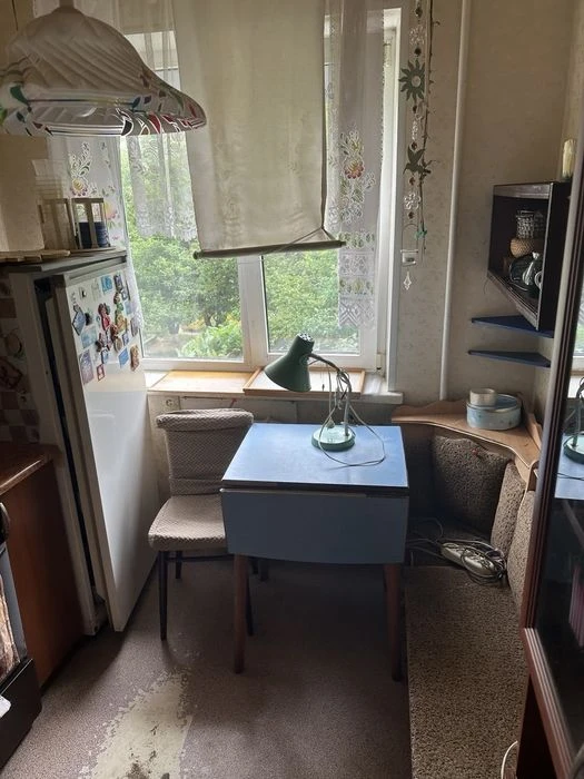 I'm selling a 2-room apartment