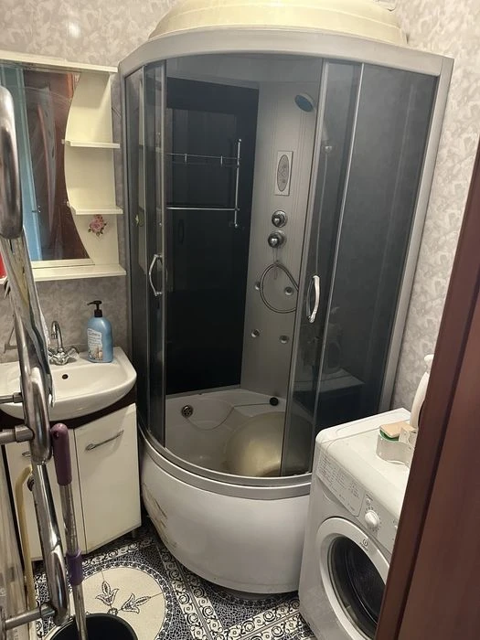 I'm selling a 2-room apartment