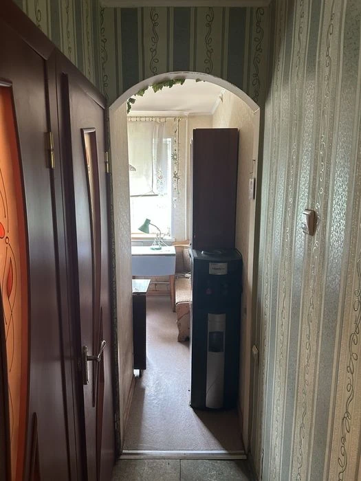 I'm selling a 2-room apartment