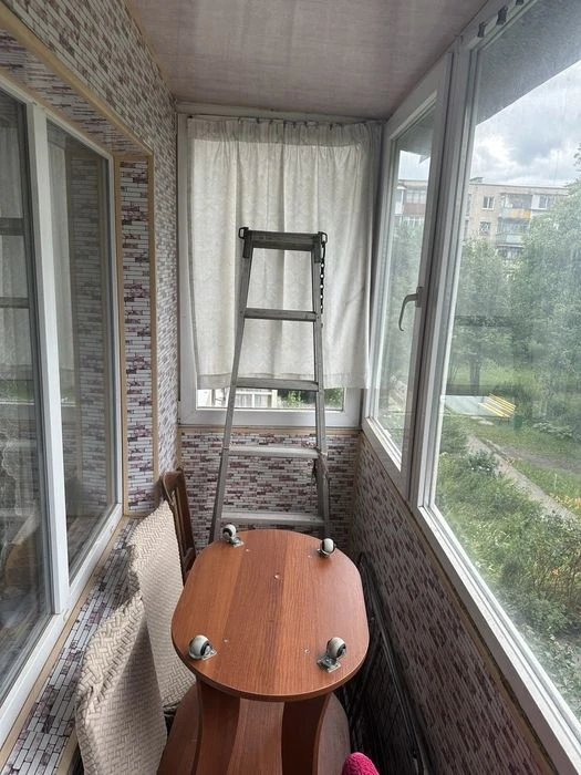 I'm selling a 2-room apartment