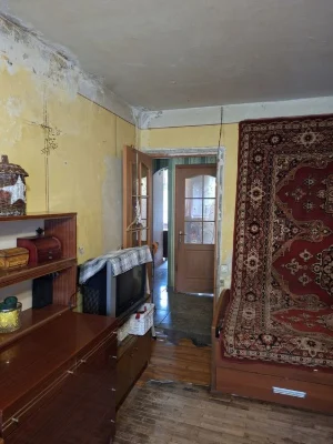 I'm selling a 2-room apartment