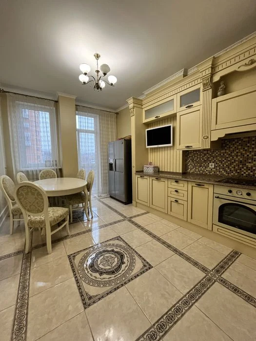 Selling a 4-room apartment in the Pavlovo Pole residential complex.