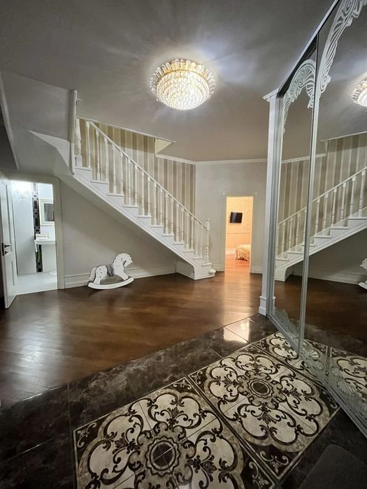 Selling a 4-room apartment in the Pavlovo Pole residential complex.