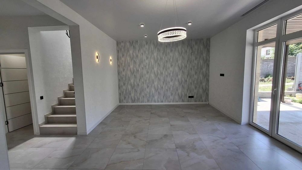 New house 135 m2 Chervonyi khutor/Instalment center