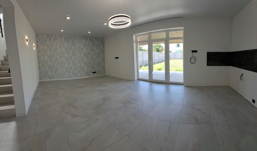 New house 135 m2 Chervonyi khutor/Instalment center