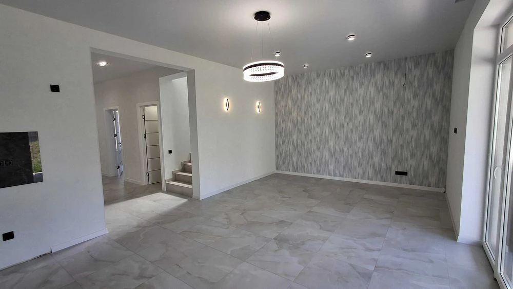 New house 135 m2 Chervonyi khutor/Instalment center
