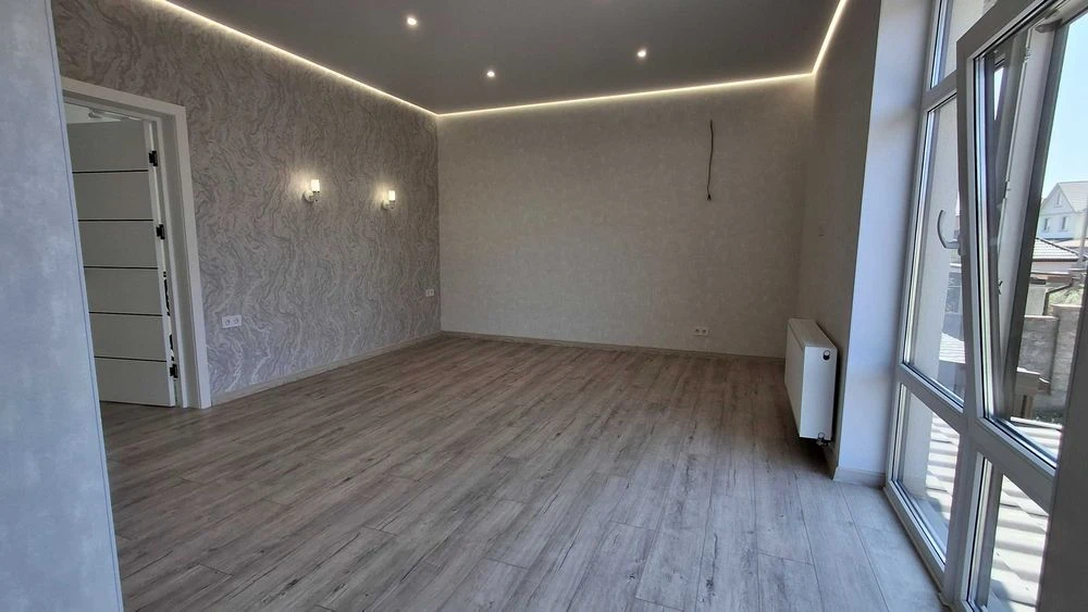 New house 135 m2 Chervonyi khutor/Instalment center