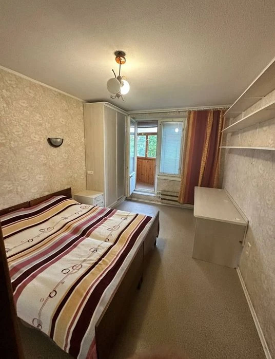 Selling a 3-room apartment on Kholodnaya Gora.