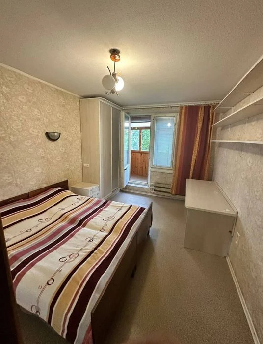 Selling a 3-room apartment on Kholodnaya Gora.