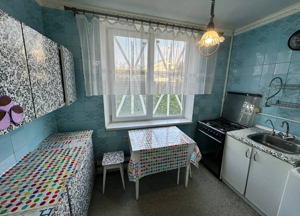 Selling a 3-room apartment on Kholodnaya Gora.
