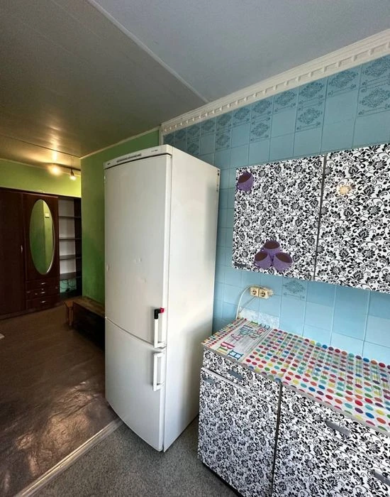 Selling a 3-room apartment on Kholodnaya Gora.