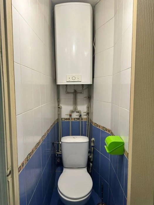 Selling a 3-room apartment on Kholodnaya Gora.