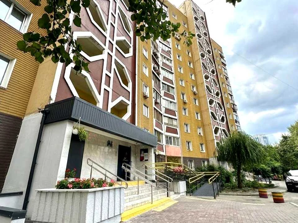 Квартира. Киев, Анны Ахматовой ул.