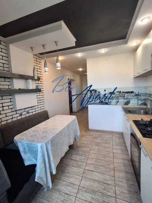 3-room apartment for sale, Academician Efremova Street, 98,200 dollars.