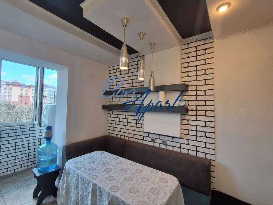 3-room apartment for sale, Academician Efremova Street, 98,200 dollars.