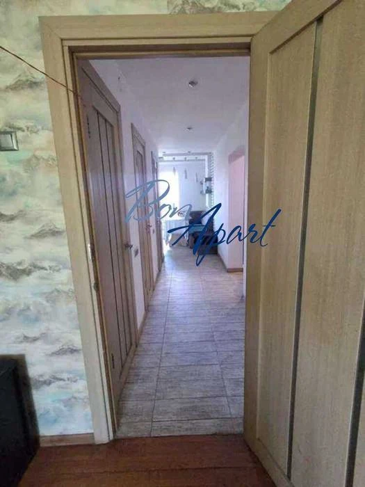 3-room apartment for sale, Academician Efremova Street, 98,200 dollars.