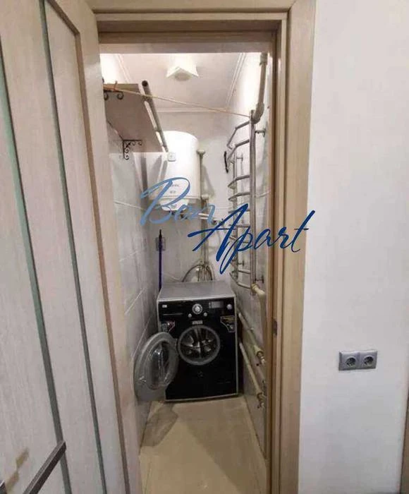 3-room apartment for sale, Academician Efremova Street, 98,200 dollars.