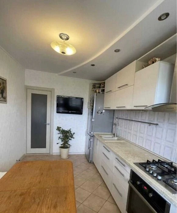 3-комнатная квартира возле парка Победы - 70 м², Армейская,