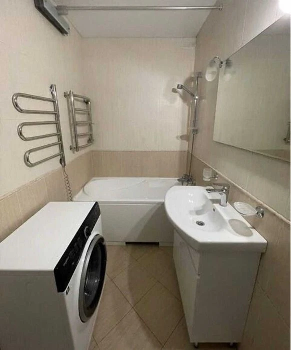 3-комнатная квартира возле парка Победы - 70 м², Армейская,