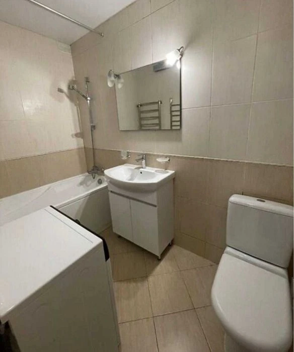 3-комнатная квартира возле парка Победы - 70 м², Армейская,
