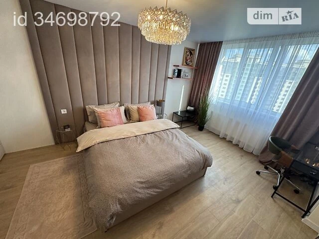 Продаж 1к квартири 47 кв. м на вул. Михайла Максимовича 32В