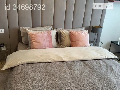 Продаж 1к квартири 47 кв. м на вул. Михайла Максимовича 32В