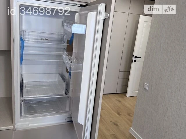 Продаж 1к квартири 47 кв. м на вул. Михайла Максимовича 32В