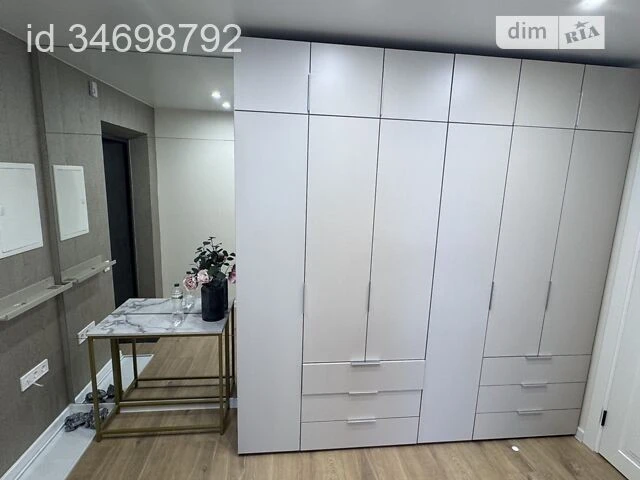 Продаж 1к квартири 47 кв. м на вул. Михайла Максимовича 32В