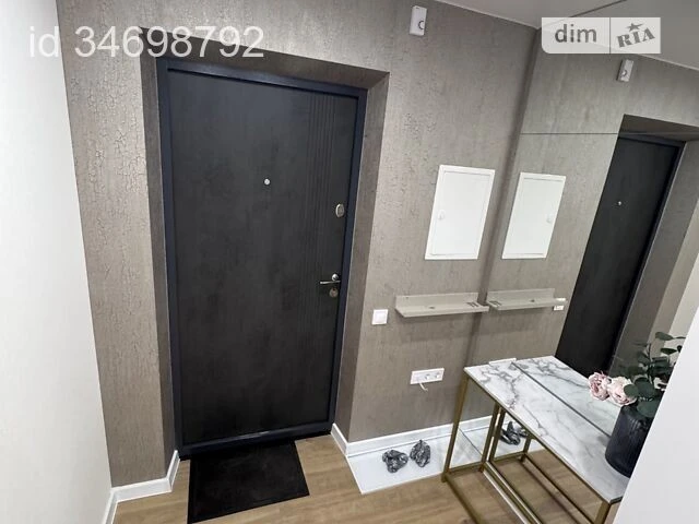 Продаж 1к квартири 47 кв. м на вул. Михайла Максимовича 32В