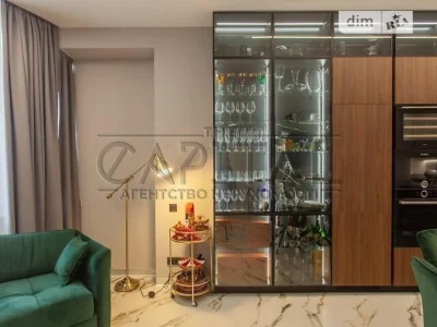 Sale of 3-room apartment 127.2 sq. m. on Vasylya Tyutyunnyka St. 37/1