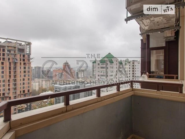 Sale of 3-room apartment 127.2 sq. m. on Vasylya Tyutyunnyka St. 37/1