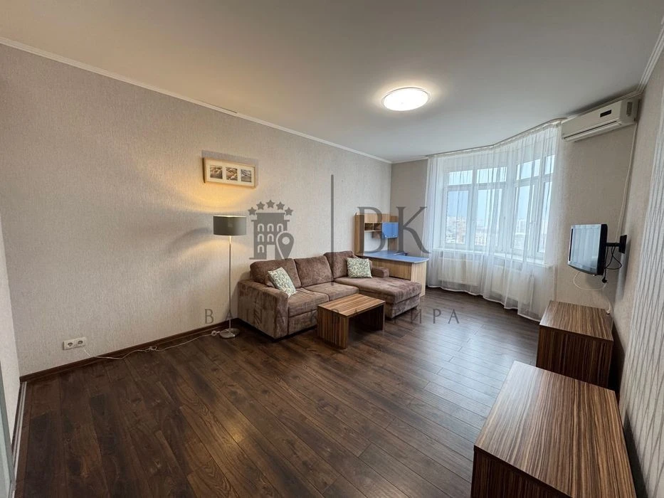 2k 84m² | Center | metro nearby | View | No %. For sale. Apartment