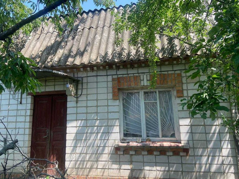 (7) Sale of a country house (5813)