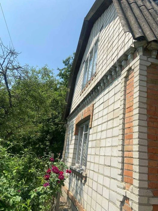 (7) Sale of a country house (5813)