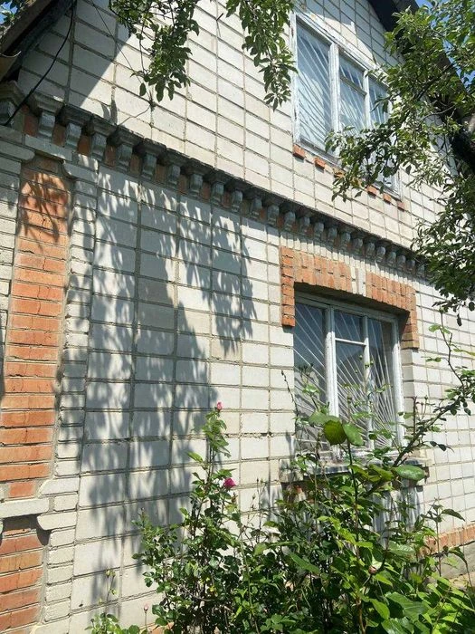 (7) Sale of a country house (5813)