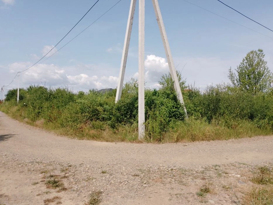 Кутова   6 сот рн Садовий (не біля очисних), світло біля діл