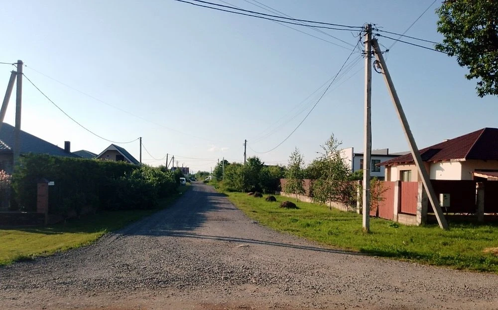 Кутова   6 сот рн Садовий (не біля очисних), світло біля діл