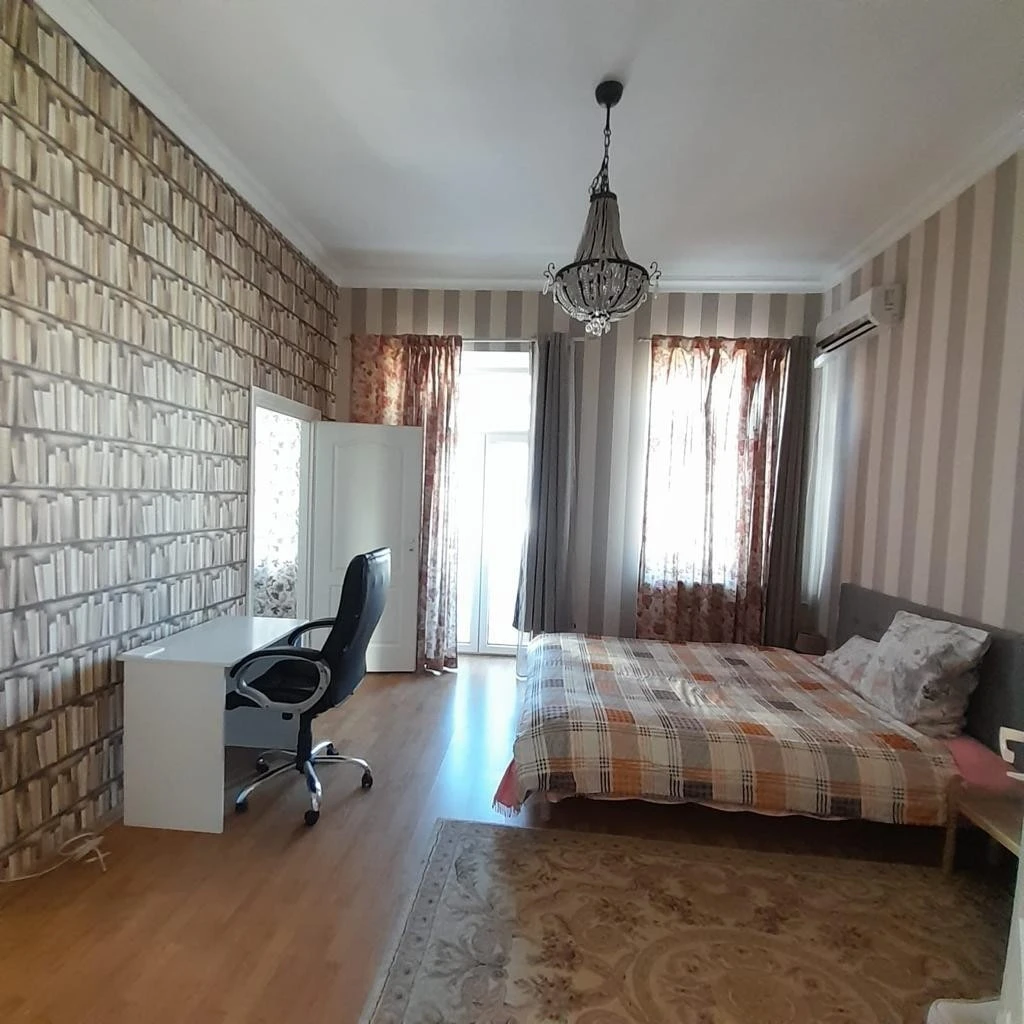 4-room apartment 113 m² for sale, Gogolevskaya Street, 15